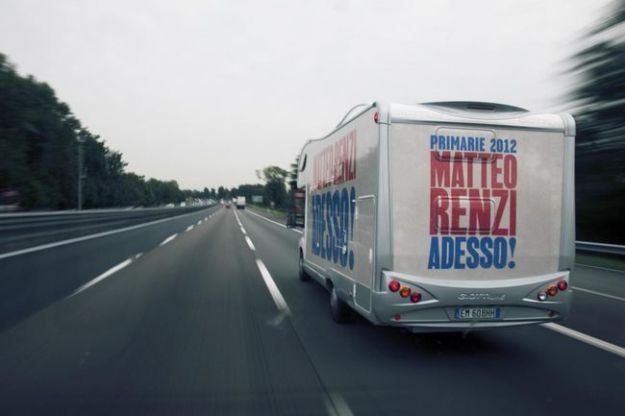 Renzi non rottama il camper ma lo vende. Ricavati 30mila euro per una Fondazione ospedaliera del Meyer