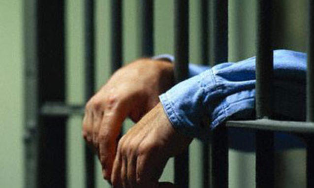 Smascherato. Ottiene i domiciliari in un albergo ma la struttura è chiusa, finisce in carcere