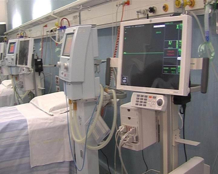 Medici preoccupati per le riaperture, ospedali ancora sotto pressione