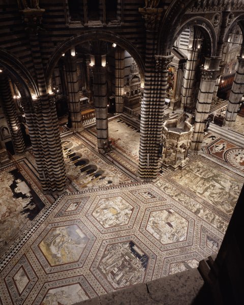 Veduta dall'altro dell'interno della cattedrale senese