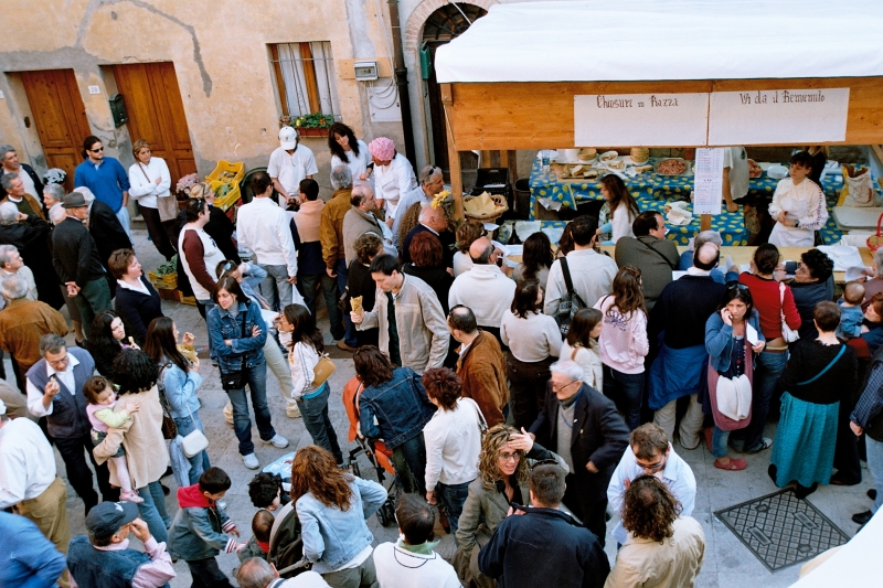 “Chiusure in piazza”, gara a colpi di carciofi. In palio una cena di prodotti tipici