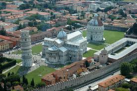 Pisa dall’alto, i camminamenti sulle mura svelano una città inedita