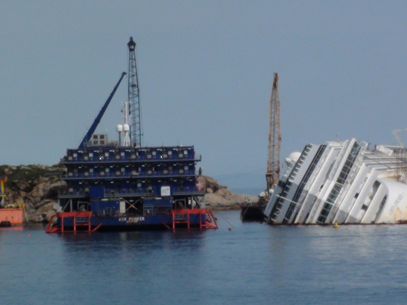 Concordia, sommozzatore filippino trovato morto a bordo della nave-albergo