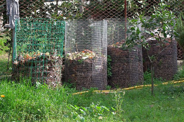 Via libera al compostaggio domestico, riduzione della Tari per chi raccoglie rifiuti nell’orto o in giardino