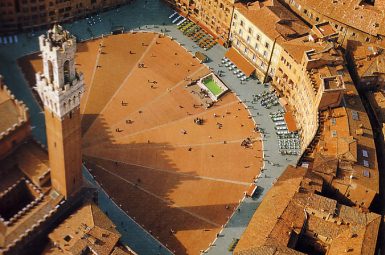 Siena patria del voto disgiunto. E i grillini non sfondano