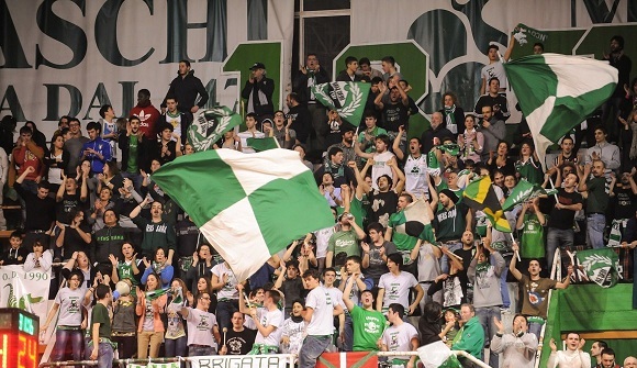 Il basket a Siena si tinge di verde. “Green Day” sugli spalti e la Mens Sana devolve l’incasso in beneficienza