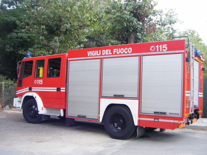 Rogo nel bosco. Scout evacuati da casolare vicino alle fiamme
