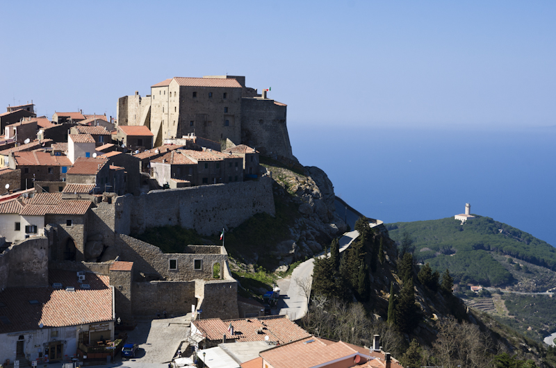 Giglio, isola Slow. Quattro giorni di trekking marino e terrestre. E la sera ritrovo nelle cantine di Castello