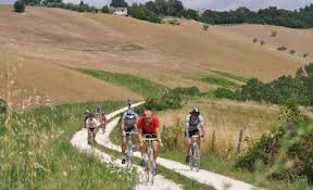 In sella sulle strade bianche senesi, Buonconvento ospita la prima “Eroicax36h”