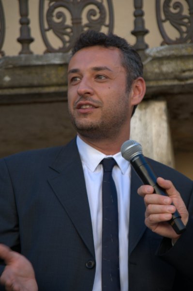 il sindaco di Rapolano Terme, Emiliano Spanu, ha premiato l'Associazione Ghirotti di Genova