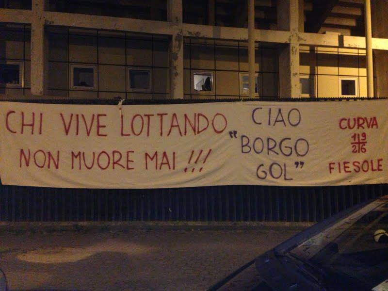 Viola listato a lutto. Tutta Firenze piange Stefano Borgonovo