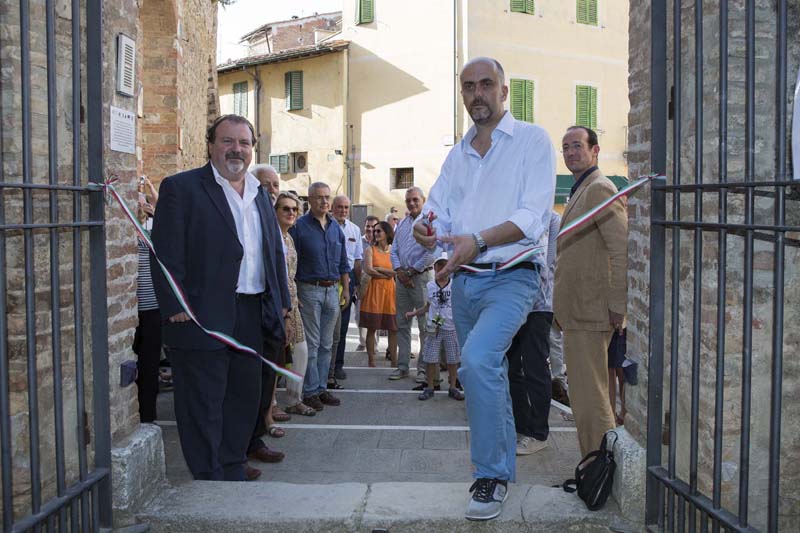 San Quirico d’Orcia e Bagno Vignoni si fondono nelle Forme nel Verde di Carlo Pizzichini