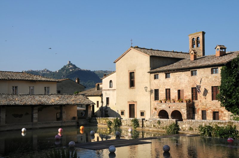 Le Meraviglie di Alberto Angela e Linea Verde. Telecamere Rai in azione a Bagno Vignoni