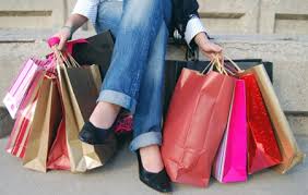 Saldi con il botto, dal 6 luglio subito sconti del 50%. Ma le previsioni sono grigie