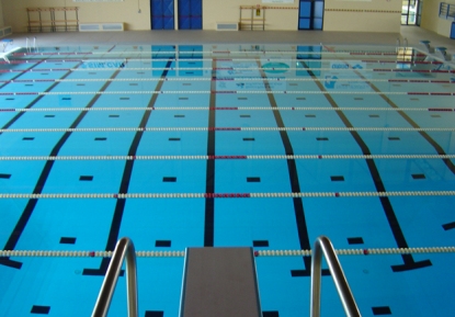 Corsi di nuoto femminile per musulmane? “Macchè aperto a tutte”