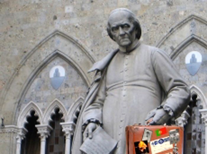 Povero Sallustio con la valigia in mano. Impietrito e silente