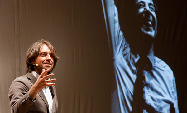 Andrea Scanzi in “Gaber se fosse Gaber”, l’omaggio del Festival della Valdorcia al Signor G