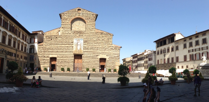 Firenze, le bancarelle davanti alla Basilica di San Lorenzo non ci sono più