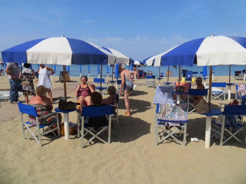 Il mare senza barriere architettoniche, la spiaggia sociale a San Rossore verso il tutto esaurito