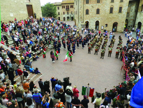 I Bersaglieri “invadono” San Gimignano