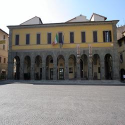 Senza casa, lavoro e con tre figli. Vedova minaccia di buttarsi dalla finestra del Comune