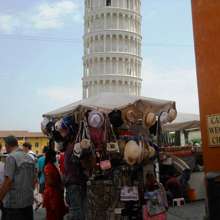 Via le bancarelle da Piazza dei Miracoli. Gli ambulanti pisani traslocano nell’area dell’ex ospedale