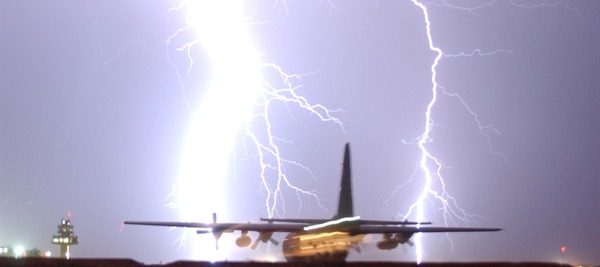 Fulmine colpisce aereo sulla tratta Londra-Pisa