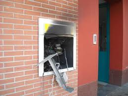 Dalla Campania in Toscana per assaltare bancomat con fiamma ossidrica, otto arresti