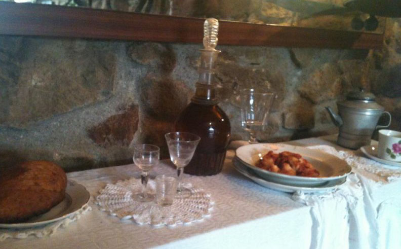 Cantine aperte all’Isola del Giglio. In alto i calici d’Ansonaco per la Festa dell’Uva