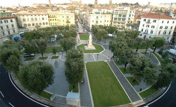 Arezzo, far west in centro. L’assessore al sociale: «Cittadini, sappiatevi difendere»
