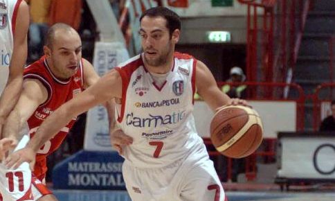 Basket, verso la seconda giornata in Serie A. Pistoia ritira la maglia di Bertolazzi, Siena a Reggio Emilia