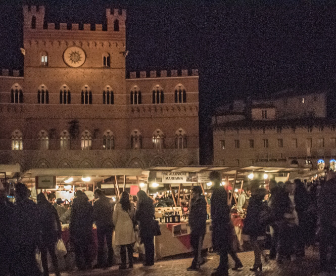 Cultura, arte e gusto sotto l’albero. A Siena il Natale dura due mesi con più di cento eventi