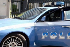 Scippa e ferisce una donna in pieno centro a Firenze, inseguito dai passanti e poi arrestato