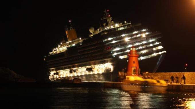 Terzo anniversario del naufragio della Costa Concordia, l’Isola del Giglio ricorda le 32 vittime