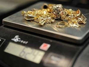 Domestica con il vizio del furto, ruba oro e lo rivende. Denunciata insieme al marito