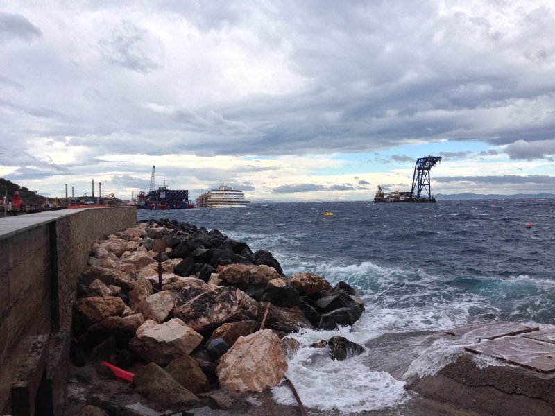 Maltempo, forti raffiche di vento intorno alla Concordia