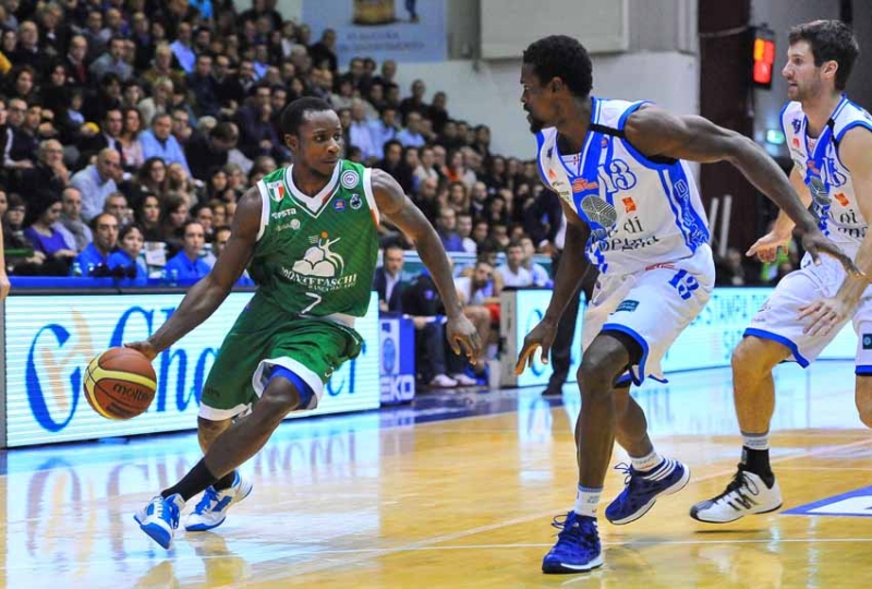 Basket, due bei regali sotto l’albero delle toscane. Siena è prima da sola, vittoria importante per Pistoia