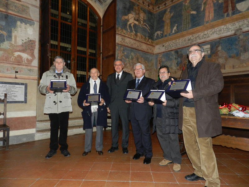 Brindisi di Natale con la consegna delle targhe a chi si è distinto per il bene della comunità