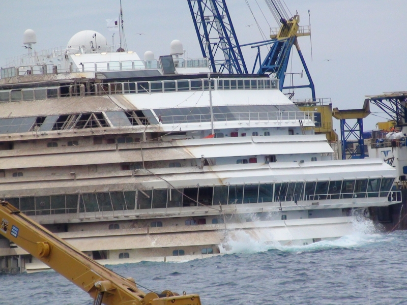 Concordia 2 anni dopo, le commemorazioni sull’Isola e il «dolore indelebile» di Schettino