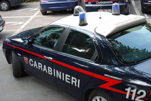 Furto e botte. Sopreso a rubare, picchia la commessa. Arrestato dai Carabinieri