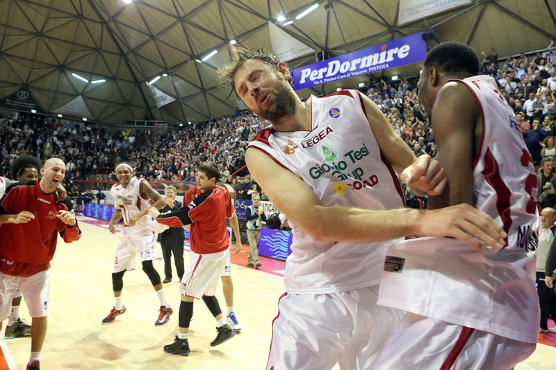 Basket, prima di ritorno tra luci ed ombre per le toscane. Pistoia vince al supplementare, Siena cade a Cremona