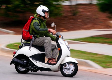 Al liceo con i mezzi propri. Carrara insegue Roma, il 60% gli studenti va a scuola in auto o in scooter