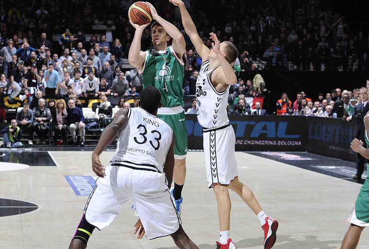 Basket, acuto di Pistoia contro Sassari. Siena stecca a Bologna alla vigilia della Coppa Italia