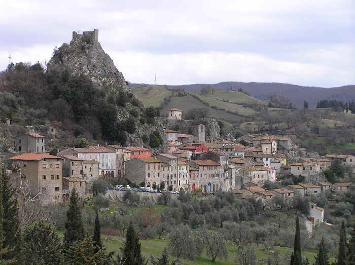 Maltempo, avanza la frana a Roccalbegna e il paese rischia l’isolamento