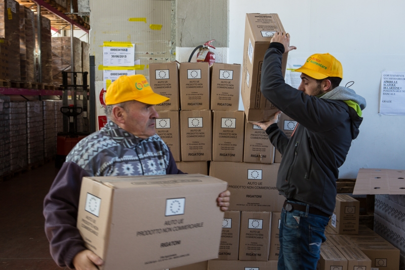 Il 2021 del Banco alimentare toscano: gli assistiti salgono a 119 mila. Il 18% sono minori