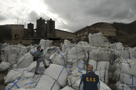 Rifiuti pericolosi, stroncato traffico illecito tra Toscana e Piemonte. 5 siti di stoccaggio sequestrati