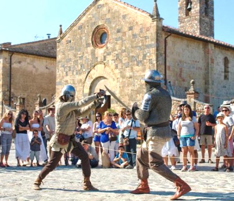 Castello in festa tra cultura e spettacoli, al via Monteriggioni di torri si corona