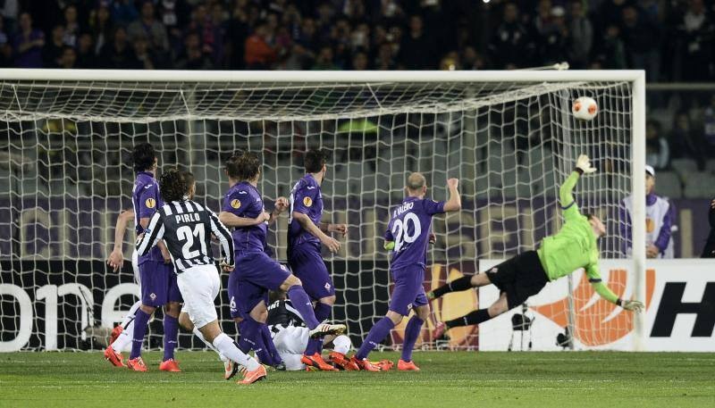 Una magia di Pirlo decide la sfida del Franchi. Fiorentina fuori dall’Europa