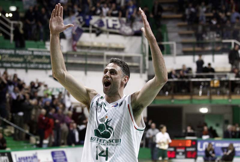 Siena supera Cantù, Pistoia cade a Pesaro. Fortune alterne per il basket toscano ad una settimana dal derby