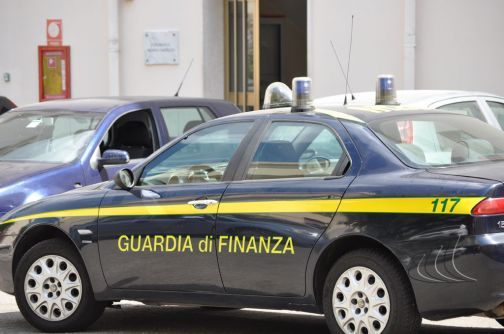 Quattro chili di droga nel garage, arrestato dalle Fiamme Gialle